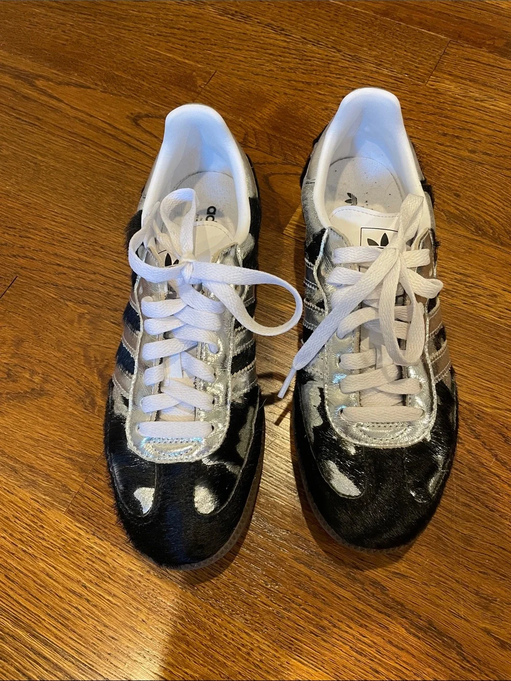 Adidas Sambas: silver, pony hair